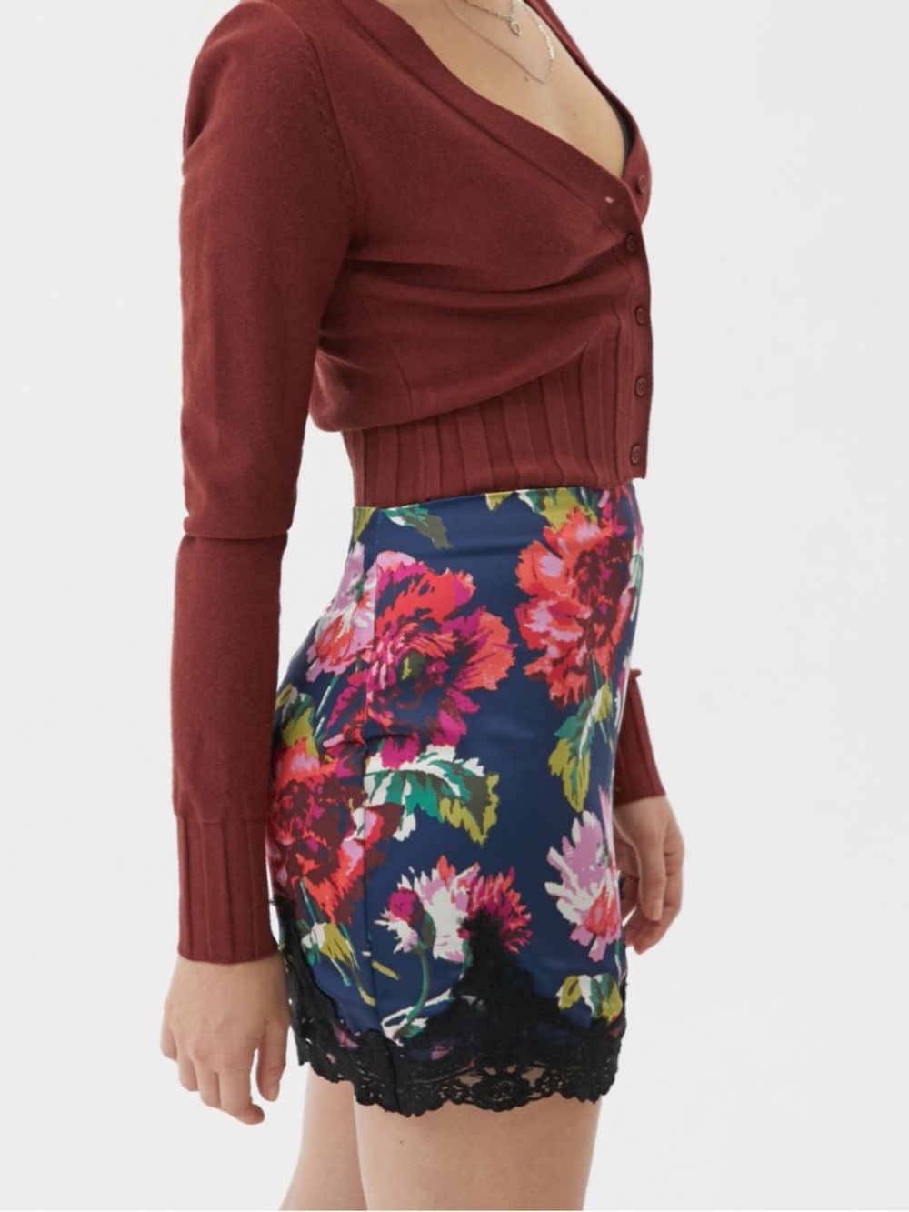 🥀 UO Floral Satin Mini Skirt